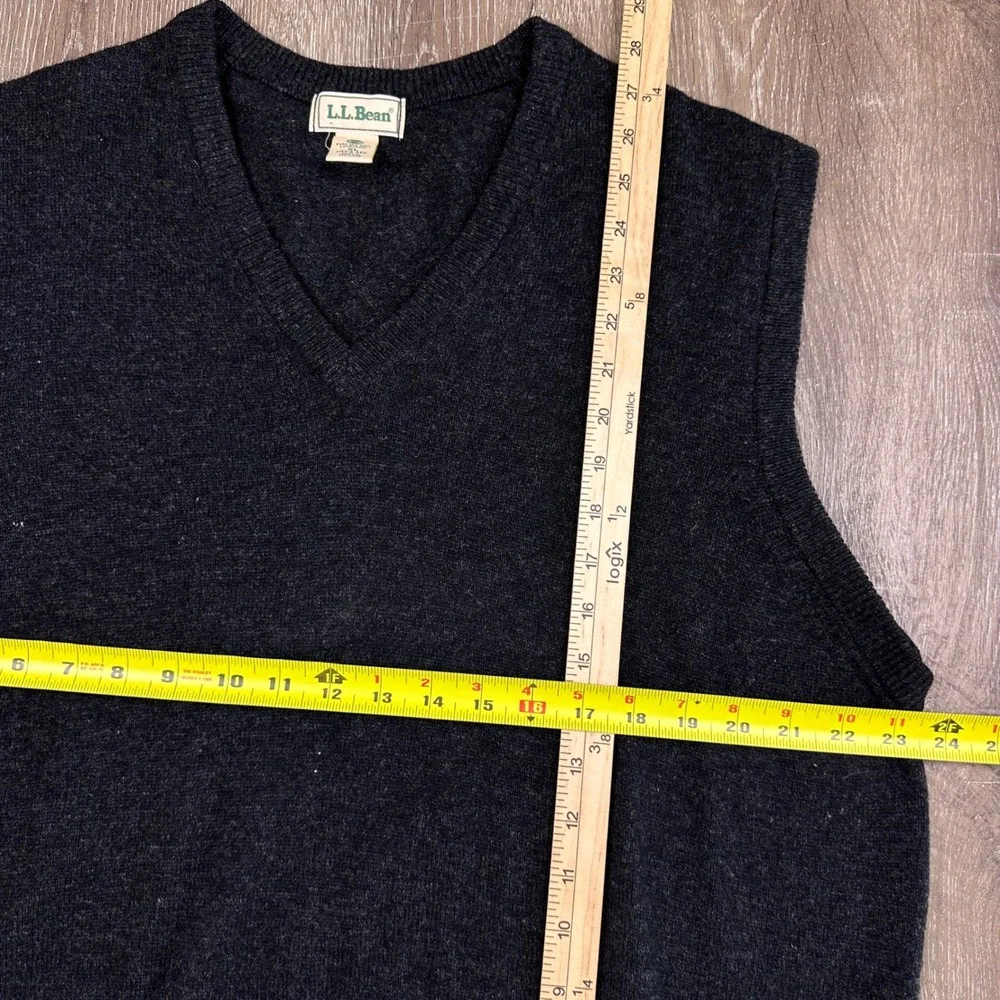 LL Bean Mens XL Lambswool Sweater Vest Gray V-Neck Made in Scotland Wool Knit